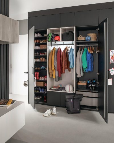 AVO-L772U_Garderobe_offen_2022