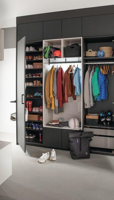 AVO-L772U_Garderobe_offen_2022