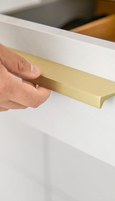 TAR-L532_SIE_L262M_Model_Hand_2022